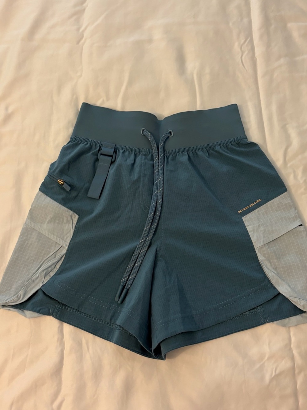 Lululemon women’s hiking short size 2